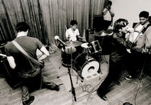 Load image into Gallery viewer, Nuzzle - Anchors Astreigh 7"
